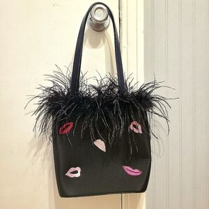 lip purse